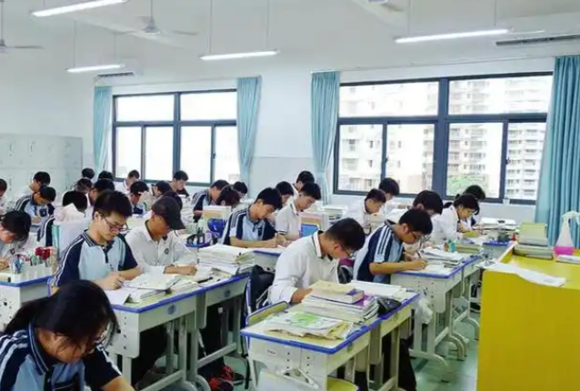 了解与关心学生将管理育人服务育人落到实处服务于学生的全面成长 了解与关心学生将管理育人服务育人落到实处服务于学生的全面成长