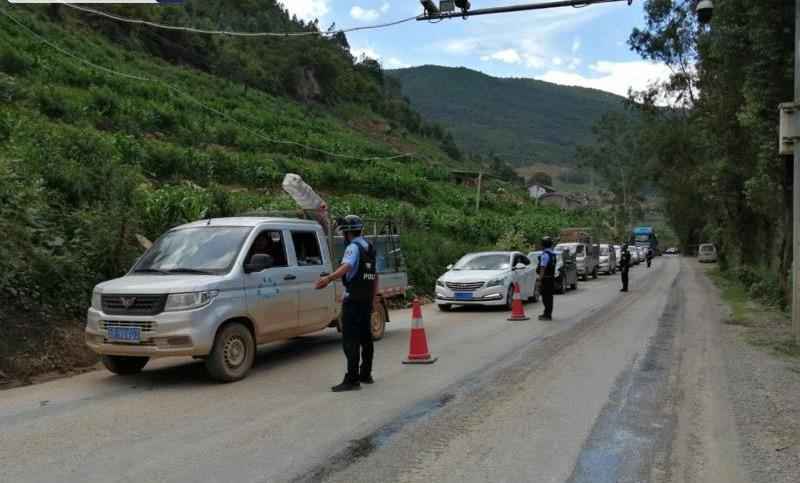 丽江3岁男童被抱走惊魂45小时:距家数百米多人目睹,山洞寻回